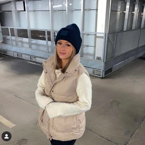 Beige väst från NAKD - Säljer min beiga väst från nakd 🤍 helt slutsåld och är i nyskick! 