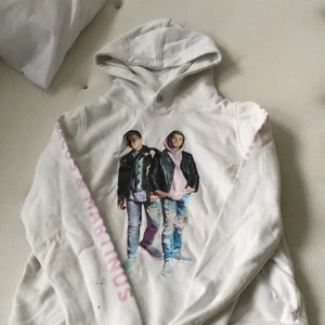 Säljer denna hoodie  - Säljs för att jag inte använder denna längre 