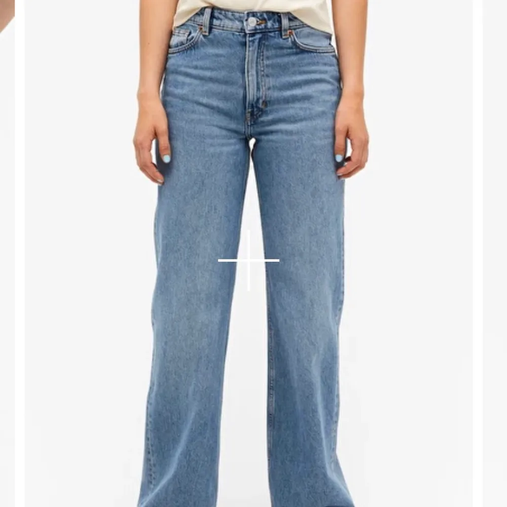 Jättefin jeans ifrån monki. I modellen Yoko. Köpta i våras för 400 kr, jeansen är i bra skick!💙 Säljer för 150 kr + frakt, Pris kan diskuteras om ni skriver till mig privat! . Jeans & Byxor.