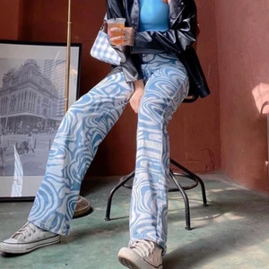 Jeans - Tjenixen! Säljer mina urballa jeans som jag köpte för ett tag sedan men kände mig inte lika cool som alla andra, dem är i storlek S. Jag kan tänka mig att dom är skitsnygga på dig! Skriv gärna till mig om bud eller andra funderingar😊💕