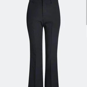 Kostymbyxor - Säljer dessa populära kostymbyxor från bikbok❤️