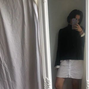 Klänning/mixad tröja - Vet inte hur jag ska beskriva denna coola klänningen som även går att använda som en tröja. Storlek M från bik bok för flera år sedan. Extremt skönt material med hög krage. 