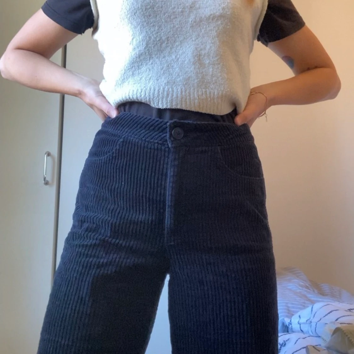 Manchesterbyxor från weekday 