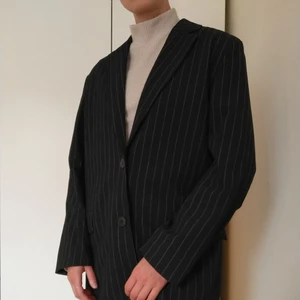 Oversized svart kavaj weekday - Oversized svart kavaj från weekday. Snygg och stilren. Mycket bra skick! ✨