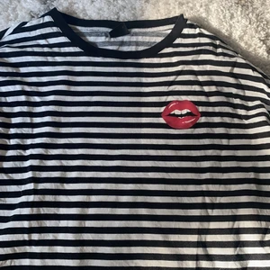 Randig tröja från Gina Tricot - En superfin randig tröja från Gina Tricot! Storlek S men passar också XS!💗