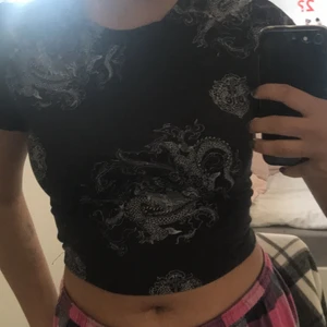 Svart topp - Sköljer den här svarta toppen eftersom den inte kommer till användning längre💕