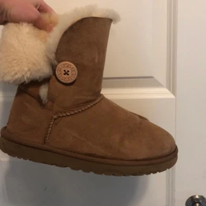Uggs  - Säljer för jag inte använder dessa