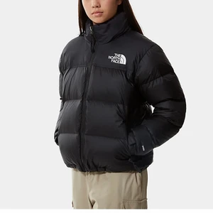 the north face jacka  - lånad bild☺️ kom privat för bilder och för att diskutera pris. anvät en vinter några gånger mer tycker själv att jag inte passar i den. den ä väll för de mästa som ny💕 lite over size på mig som är 165