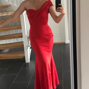 Balklänning  - Jättefin, endast använd en gång.