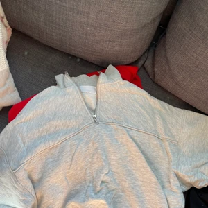 sweatshirt - sweatshirt från weekday, köparen står för frakt