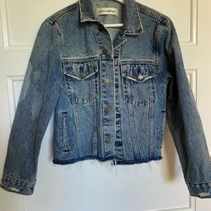 Reformation Jeansjacka - Snyggaste jeansjackan från reformation. Nypris 1900kr