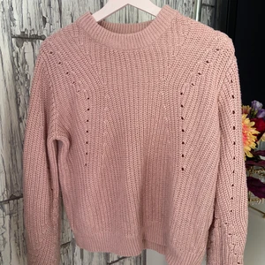 Stickad tröja - Tjock stickad tröja från Gina Tricot. Är i storlek M men passar även S 