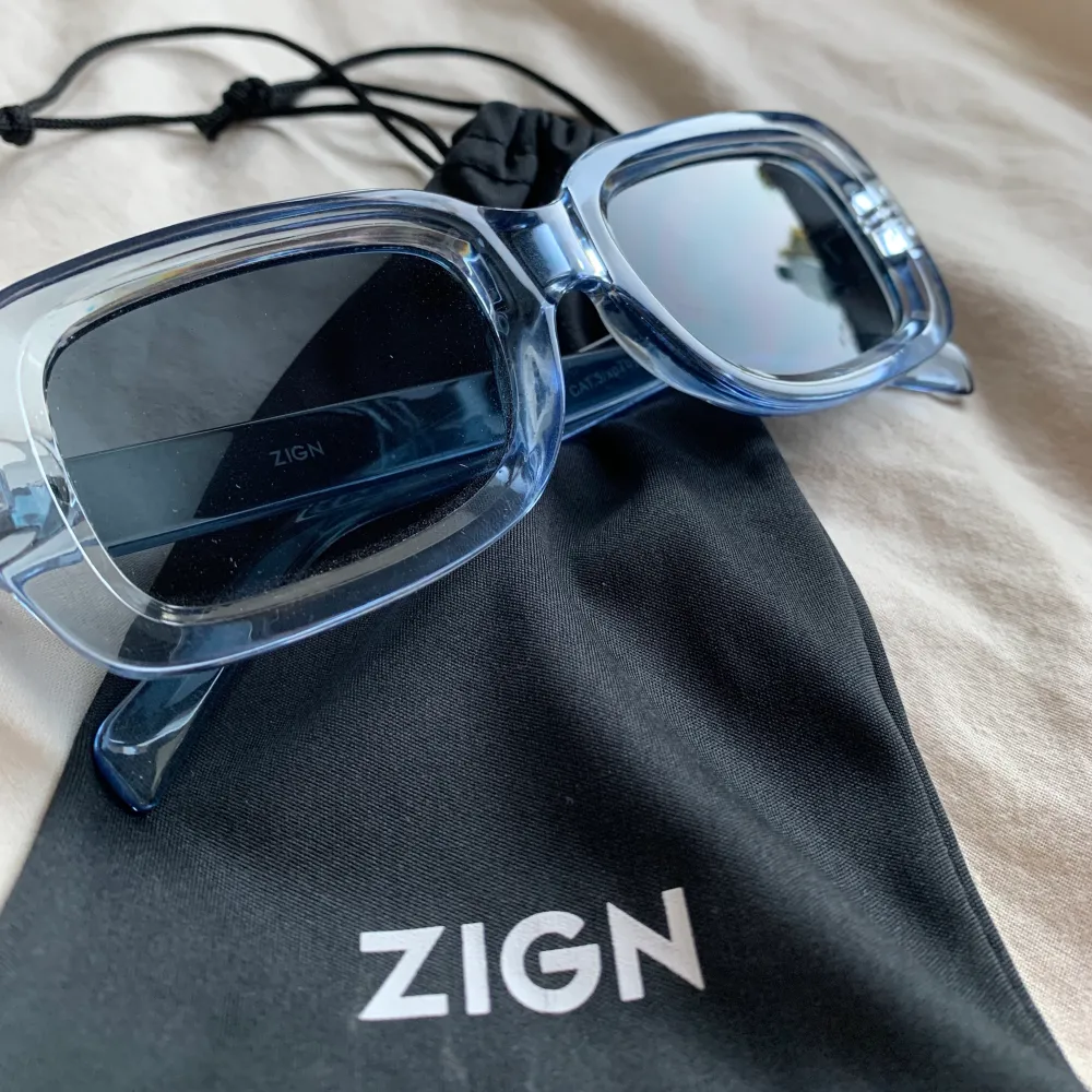 Super snygga blå glasögon från ZIGN, aldrig använda. Jätte snygga tillsammans med ett par blå jeans t.ex. . Accessoarer.