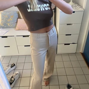 Monki kostymbyxor  - Ännu ett par kostymbyxor från Monki i storlek 38. Köpt i vintras men är för stora. Köptes för 350-400kr