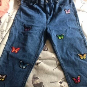 Fjärils byxor  - Använda en gång, dom är stora så de sitter bättre med bälte 