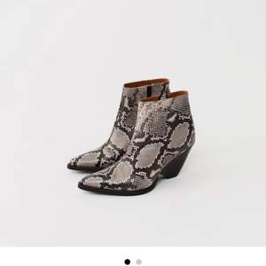 TWIST & TANGO boots. Använda 2 gånger! Sjukt snygga! Säljs på bla best of brands för 1500kr (2500kr från början)!  Först till kvar 🔥🔥 leverans ingår inte i priset 💕 