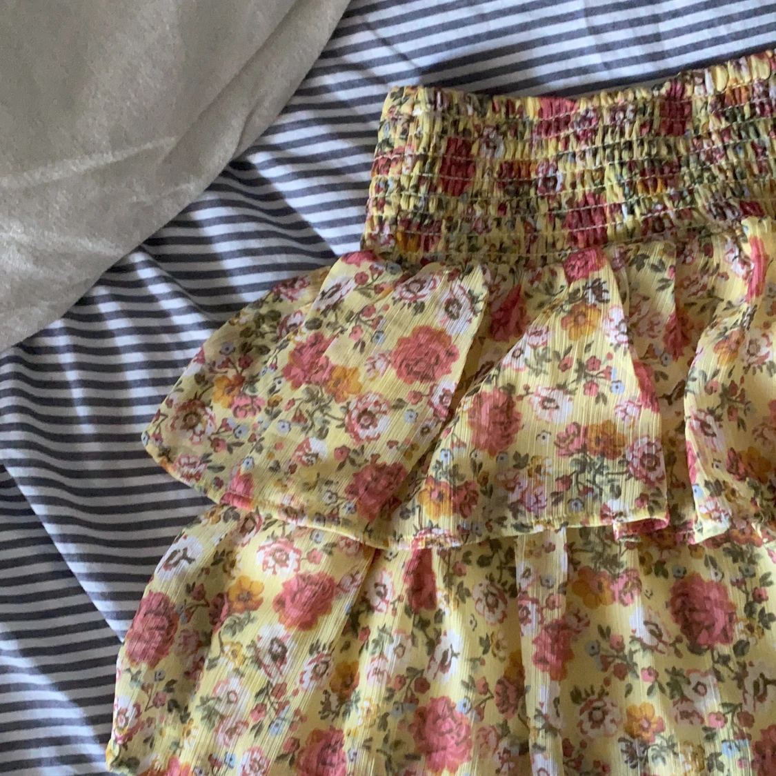 Blommig volangkjol - 90