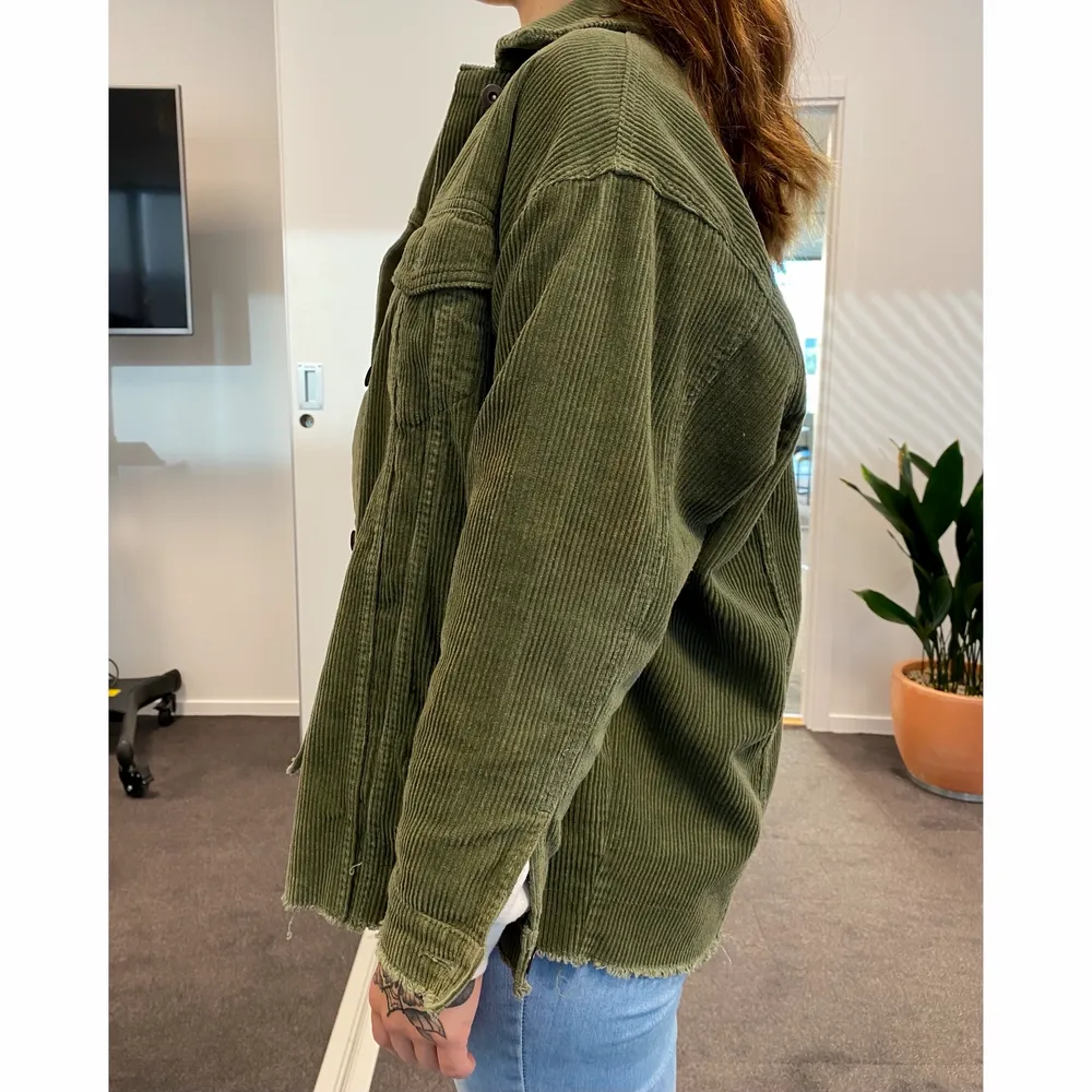 Khaki green denim jacket from Zara. Size XS. Jackor.