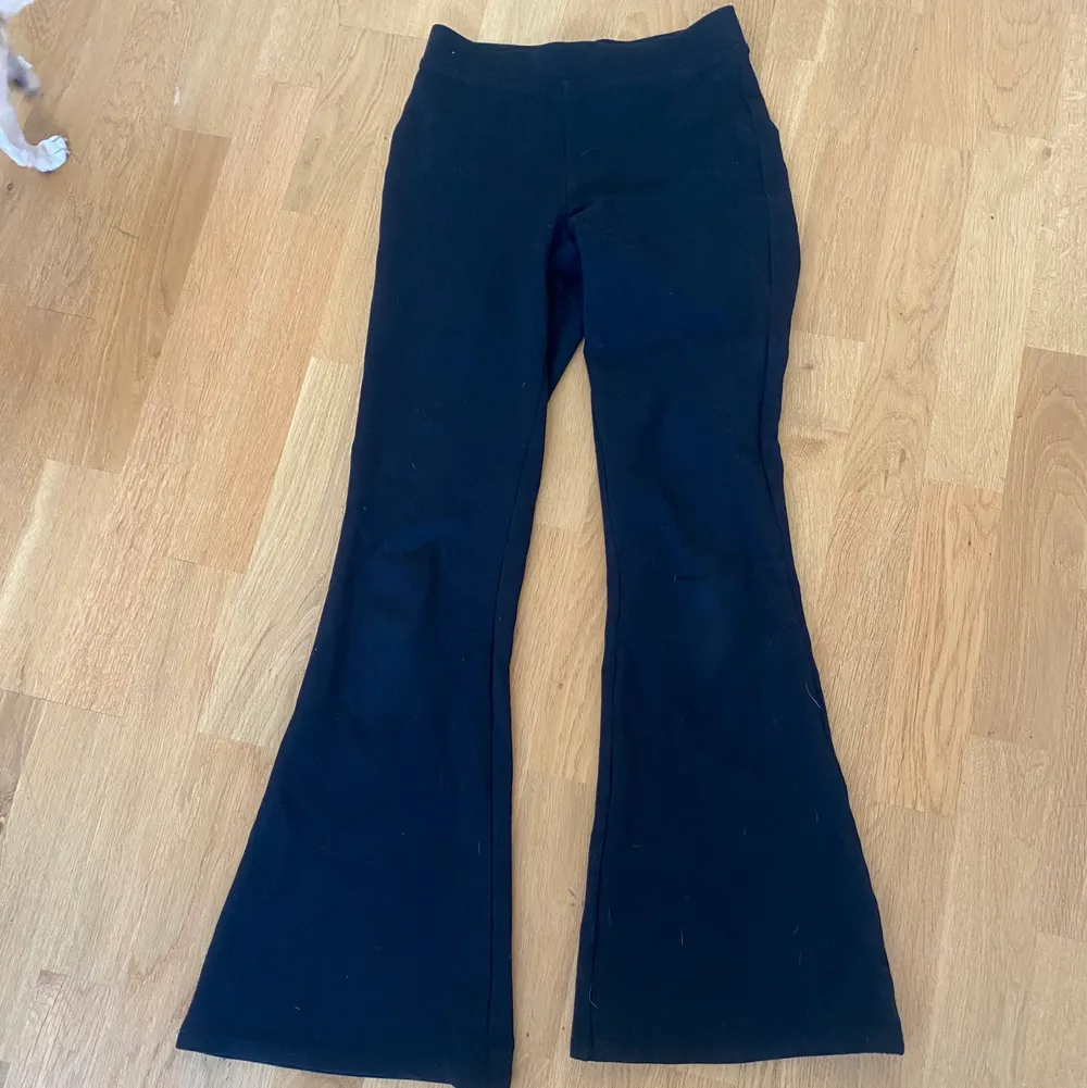 Säljes då de inte används längre🥰 50kr + frakt, betalning sker via swish💞. Jeans & Byxor.