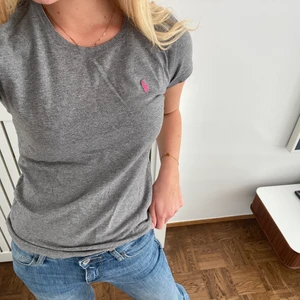 Ralph Lauren t-shirt  - Barnstorlek XL (16 år) vilket motsvarar typ XS/S