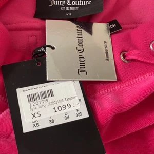 Juicy catoure - Dessa byxor i storlek xs aldrig användna helt splitter nya 🤩 säljer pga ångrade mig och det är försent att lämna tbx
