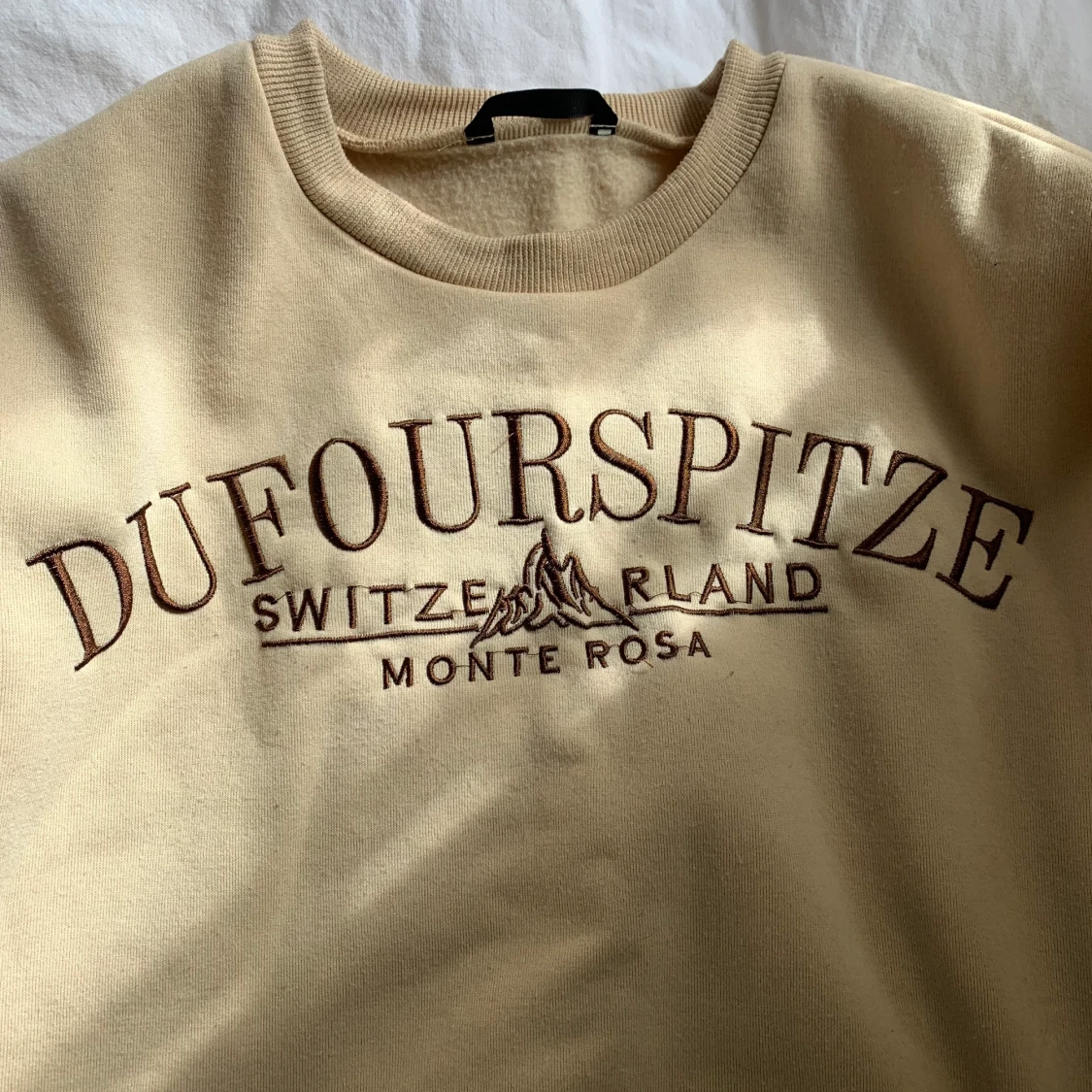 Sweatshirt med broderad text - 91