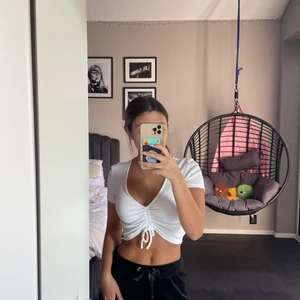 Zara topp - Jättefin knyt topp från zara i ett jättefint skick, den är knappt använd 