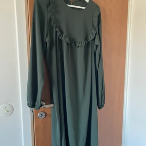 Storlek 44  - Använd ett par gånger, kan användas som klänning och tunika jätte skön material 