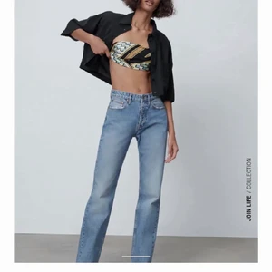 Zara mid rise jeans, st 40 - Säljer mina populära zara mid rise jeans. Inga deffekter eller något alls. Säljer för att ja vill köpa en annan färg❤️Hur mycket skulle du kunna köpa för?är ca 160