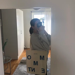 Tygpåse - Fin tygpåse med motivet ”moment” på. Finns även en bra ficka på insidan. Aldrig använd, helt ny