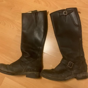 Johnny bulls high boot - Säljer nu mina johnny bulls i använt med fint skick, dom putsas och fixas upp innan försäljning:) stl 39/40. Pris kan diskuteras vid snabb affär. Nypris 1900
