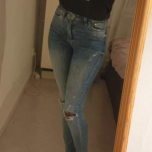 Super skinny jeans från HM,, säljer dem eftersom dem inte är min stil längre                                 