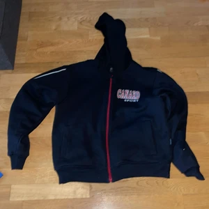 Tröja  - Den är aldrig använda 