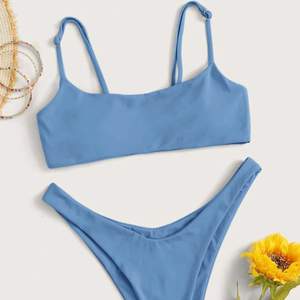 Intressekoll på min bikini i den finaste blå färgen som passar SÅ bra till sommarn💙 Skriv för fler bilder/frågor🥰