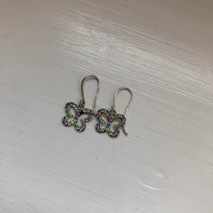 Örhängen - Jag säljer dom här fina fjärilarna