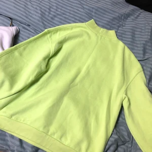 tröja  - lime grön collage tröja str S , oversized 