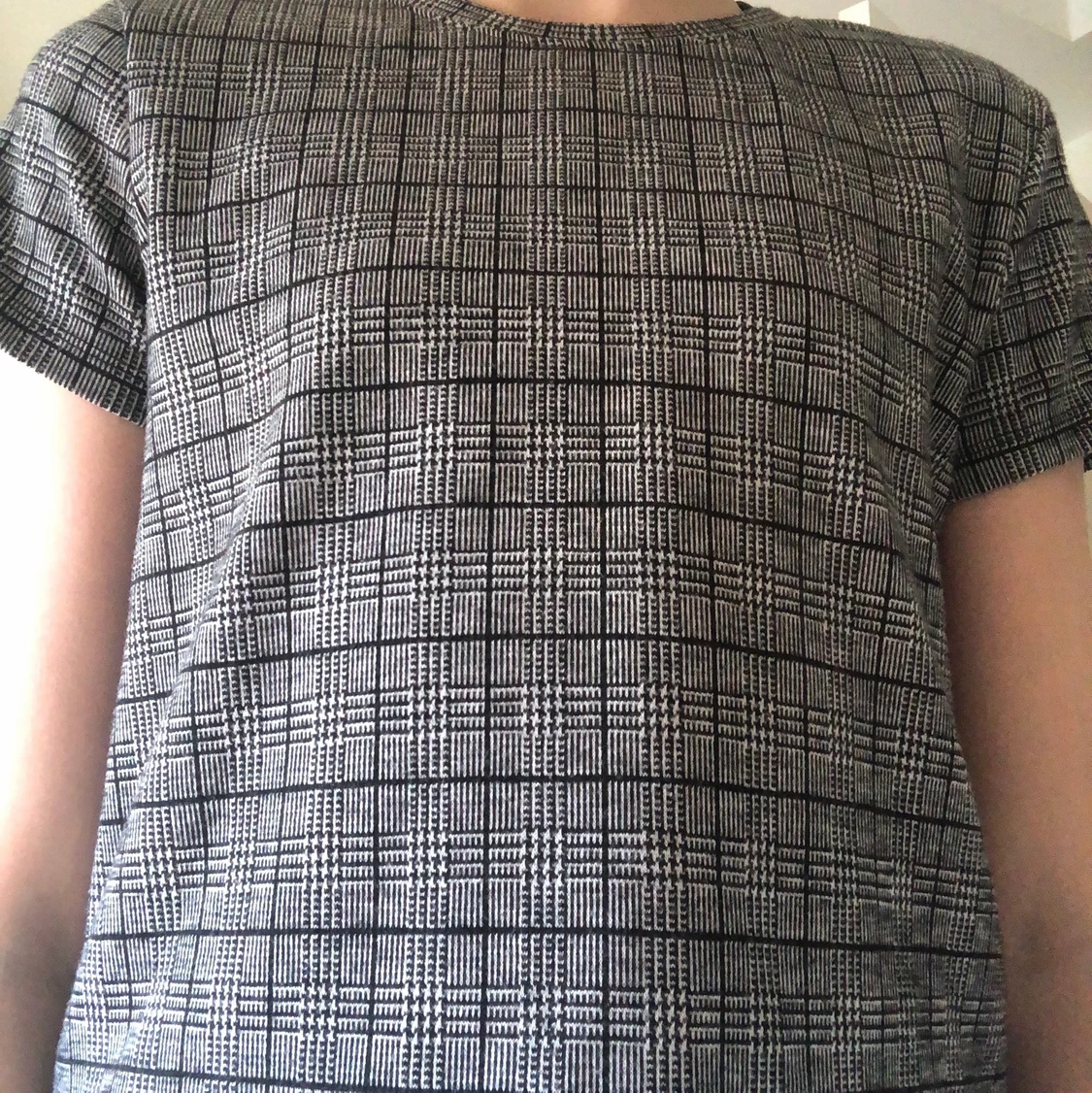 En rutig lite tjockare t-shirt 