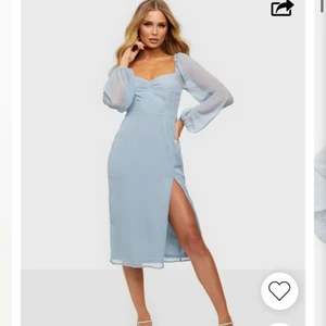 Super fin klänning från Nelly!!  - Bara använd en kväll!! Superfin blå färg🥰🥰