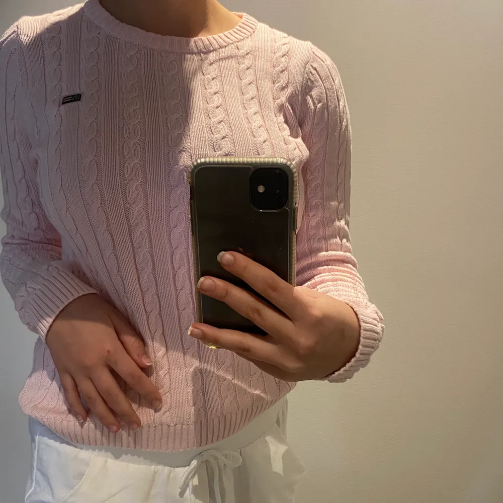 Jätte fin rosa lexington tröja storlek Xs. Jag är 163 cm och har ofta storlek S/M och den sitter perfekt. Säljer den eftersom den inte kommer till användning mer. Säljer den för 150kr exklusive frakt annars kan jag mötas i Stockholm💕💕. Stickat.