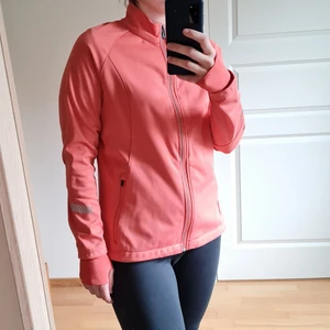 Softshell sports jacket - Sports softshell jacket. Two practical pockets with zippers. Light-reflecting elements make you visible and safe when it's dark outside 😊