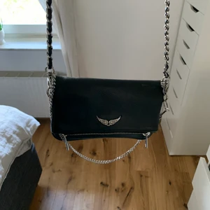 zadig rock nano bag  - intressekoll på min väska från zadig i den mindre modellen. bra skick och inga defekter. kommer endast sälja vid bra bud💕