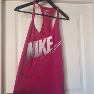 Träningslinne  - Träningslinne från nike. Loose fit