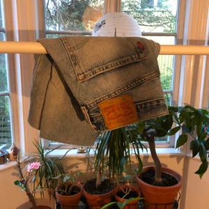 Levi’s shorts - Levis jeans shorts  Inköpta för 2 år sedan och använda under 1 sommar Nyskick, inga flaws Pris kan diskuteras, skicka bara ett DM!  Kan mötas i Stockholm