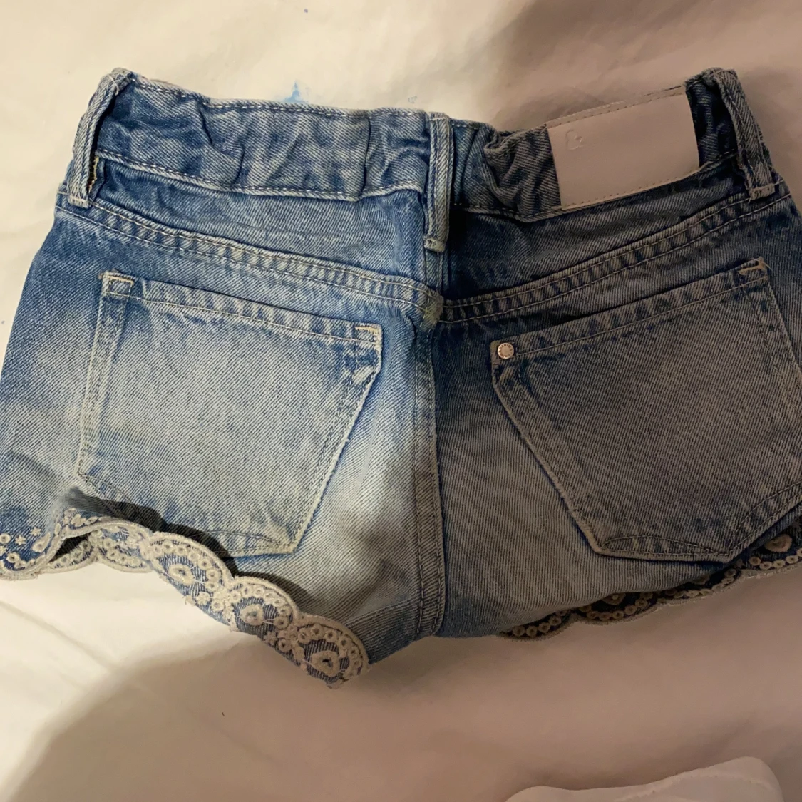Jeansshorts med detalj!🤍 - 90