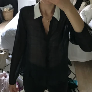 Genomskinlig blus från zara, storlek M - Köparen står för frakten❤️