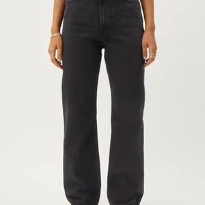 Weekday Rowe Jeans - Knappt använda jeans från weekday i modellen Rowe i färgen Echo Black