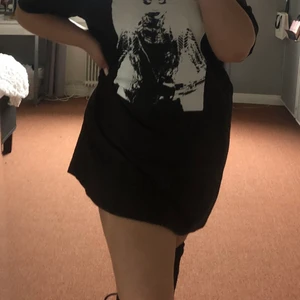 T-shirt klänning  - Använd 1 gång, väldigt skön och luftig! 