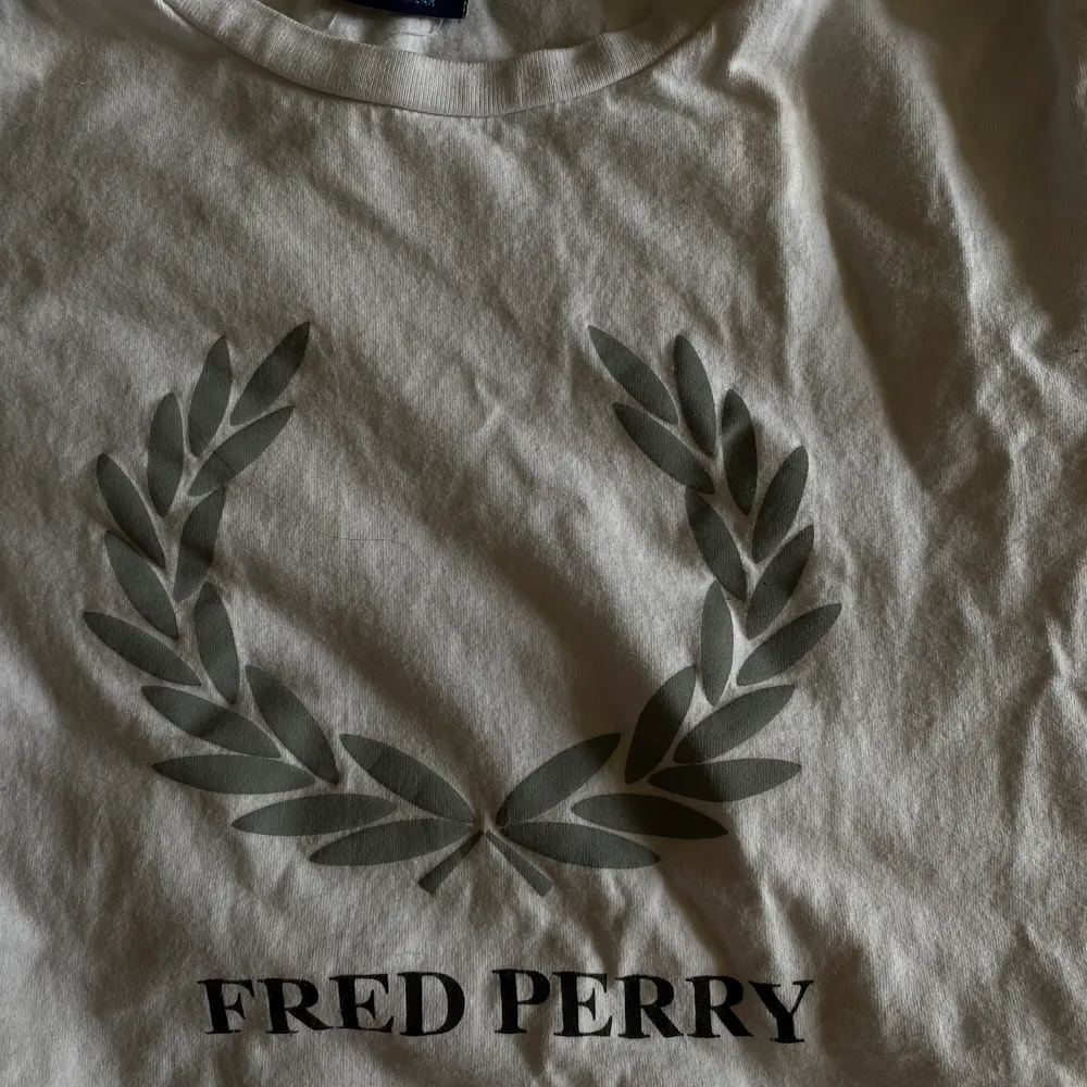 Säljer nu min fred Perry T-shirt . T-shirts.