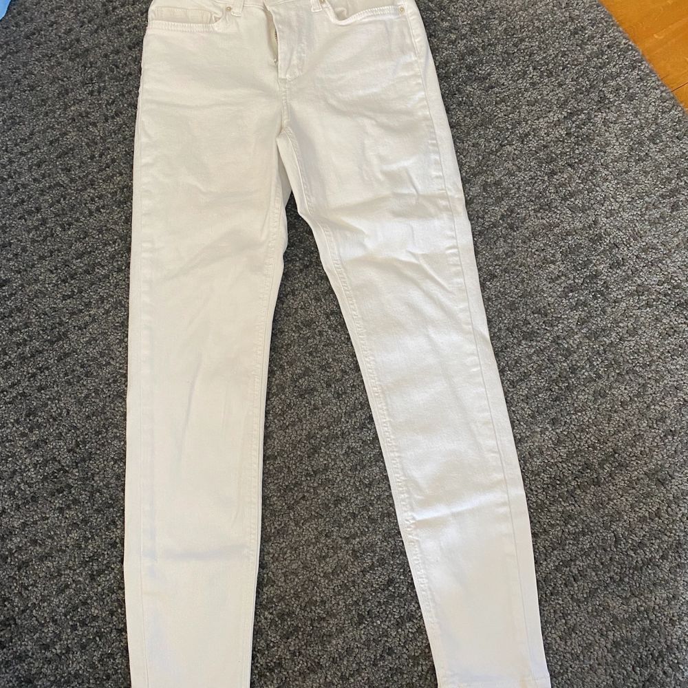 Pieces slim vita jeans XS (ganska små i passform).  💞 XS och bra skick! Nästan inte använd!. Jeans & Byxor.