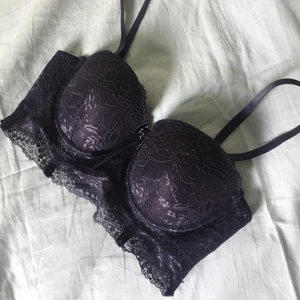 Bh - Bh som kommer inte till användning för att den passar inte. Användes bara 1 gång. Är i jättebra skick. Skriv privat för mer bilder.❤️priset kan diskuteras 